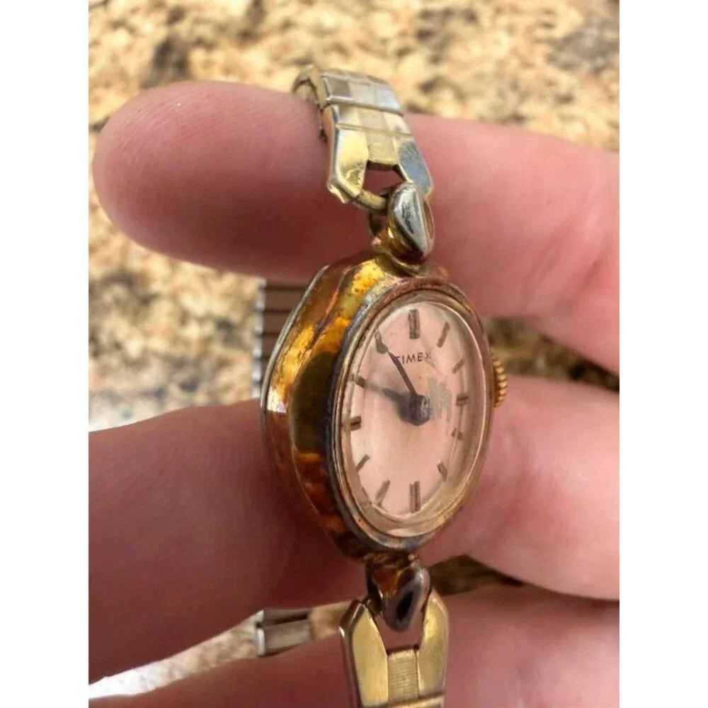 Vintage Timex Ladies Manual Wind Mechanical Oval Gold Tone Watch Speidel Stretch